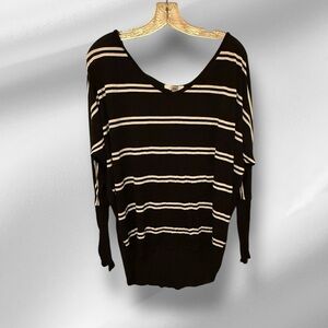 TEE Black Striped Top‎